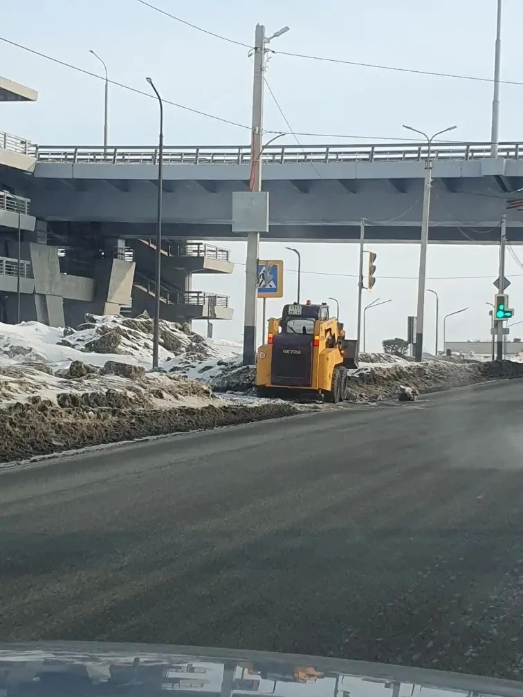 В Балаково круглосуточно убирают снег