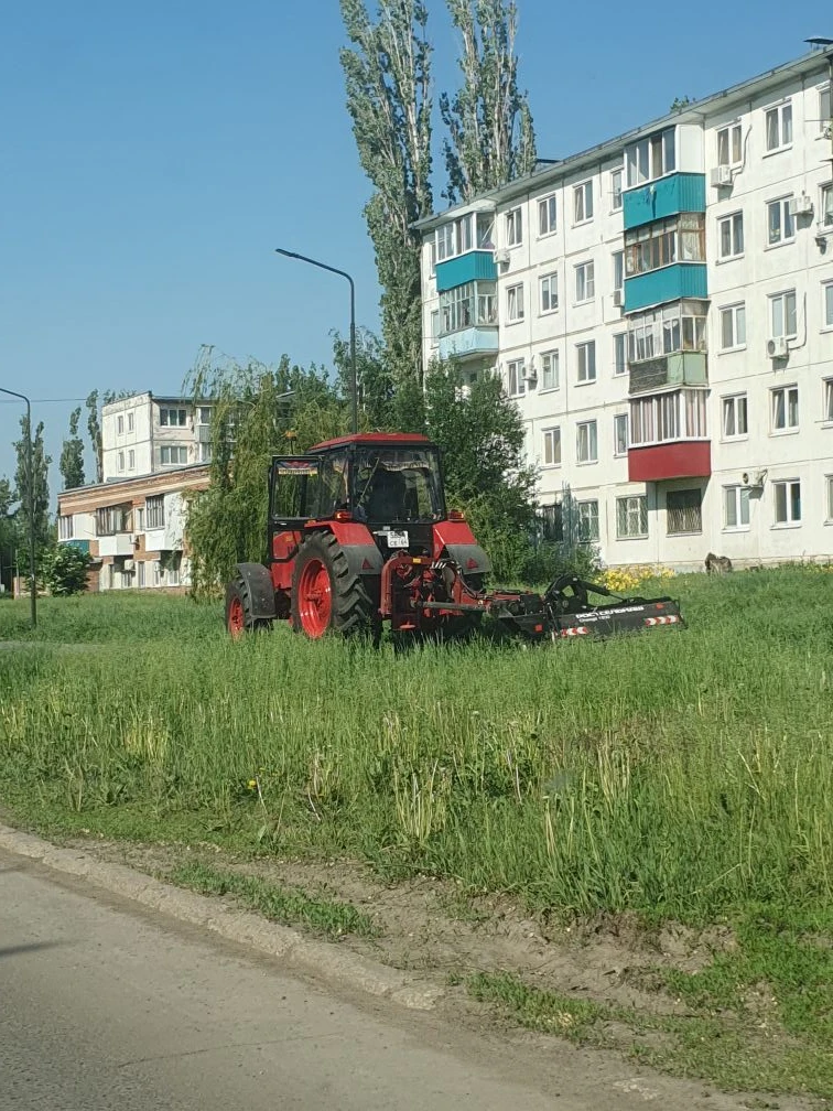 Нанесение разметки, покос, уборка городских улиц. Сотрудники «Комбината благоустройства» наводят порядок