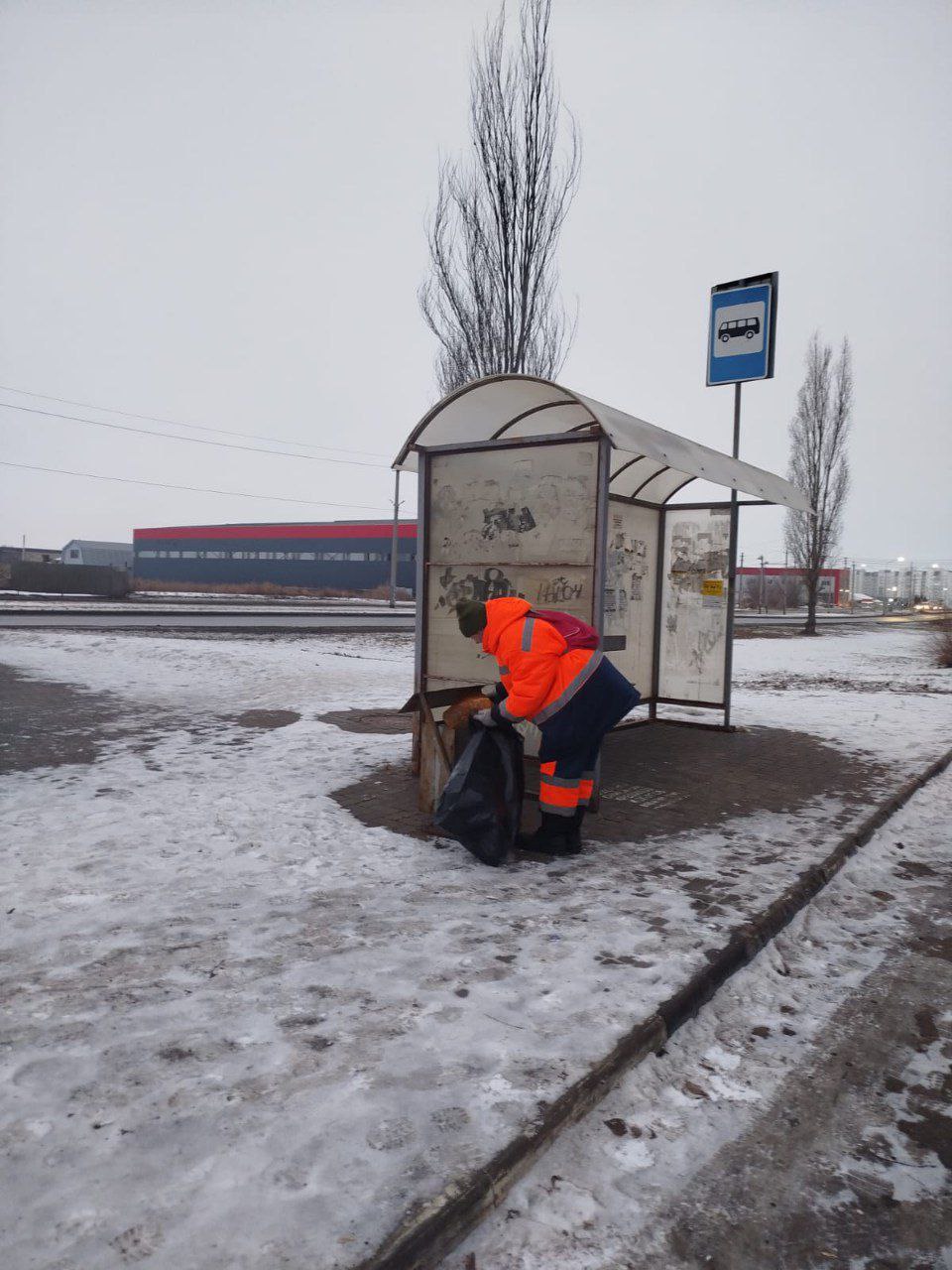 Коммунальные службы в ежедневном режиме наводят порядок на улицах города Балаково