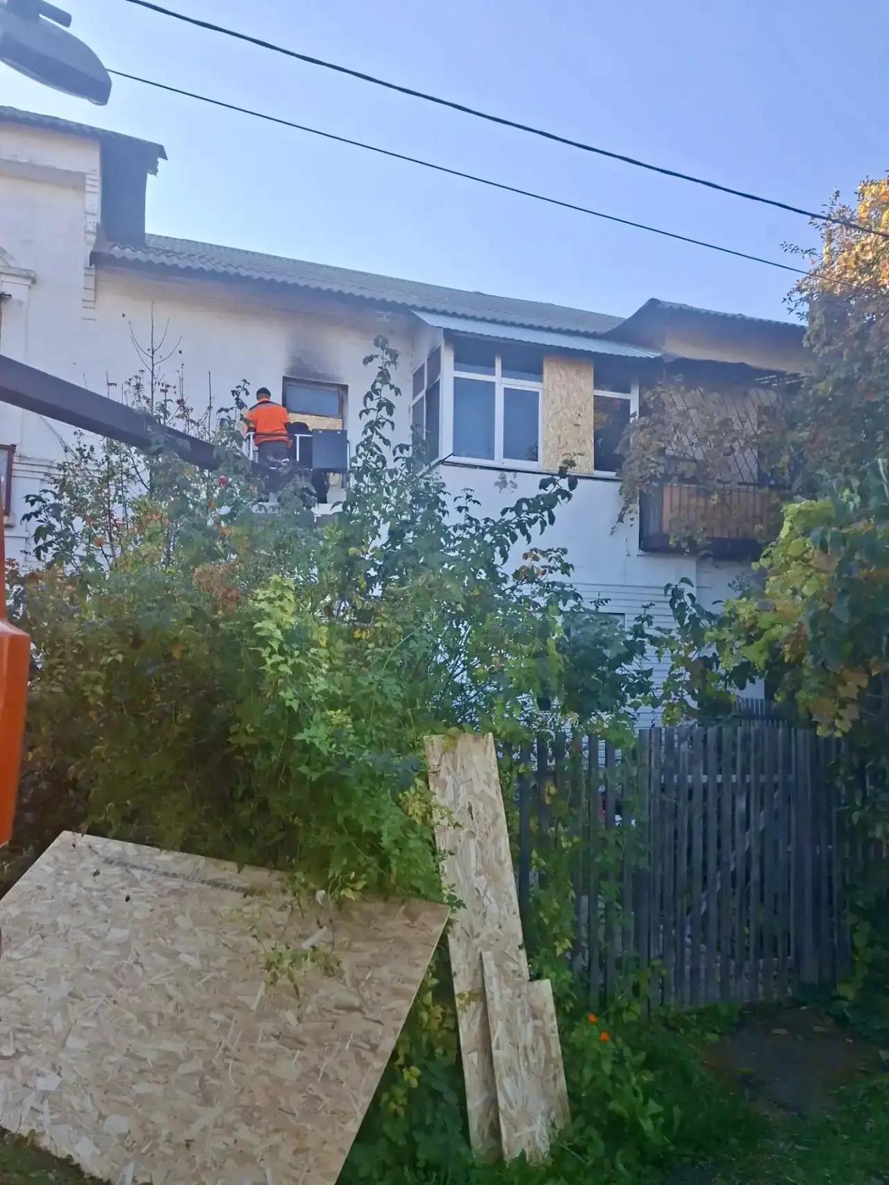 В доме № 119 по улице Садовой после пожара восстановили часть кровли