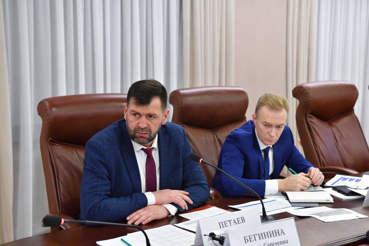 Губернатор провел совещание по организации движения пассажирских междугородних перевозок по Волге