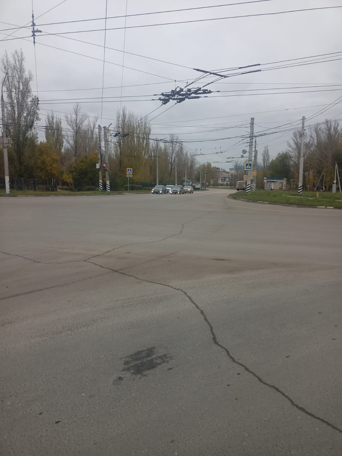 Сегодня на улицах города порядок наводят более сотни рабочих «Комбината благоустройства»