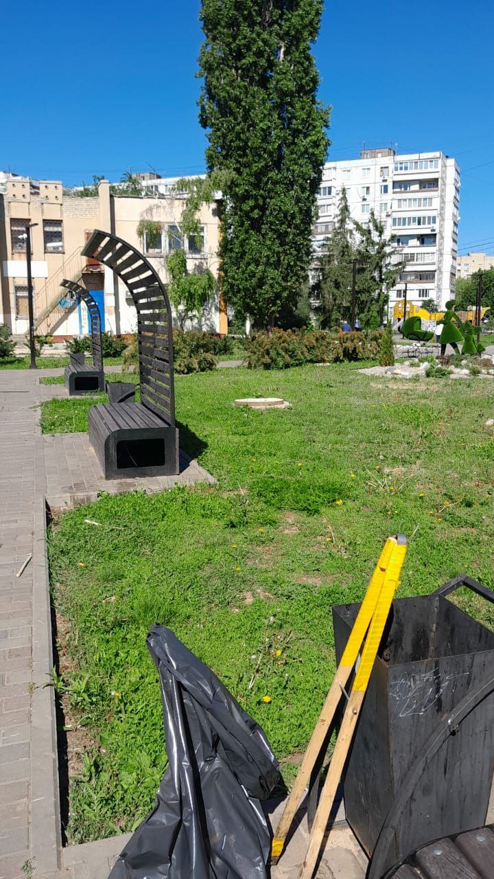 Сотрудники «Комбината благоустройства» продолжают наводить порядок на улицах города