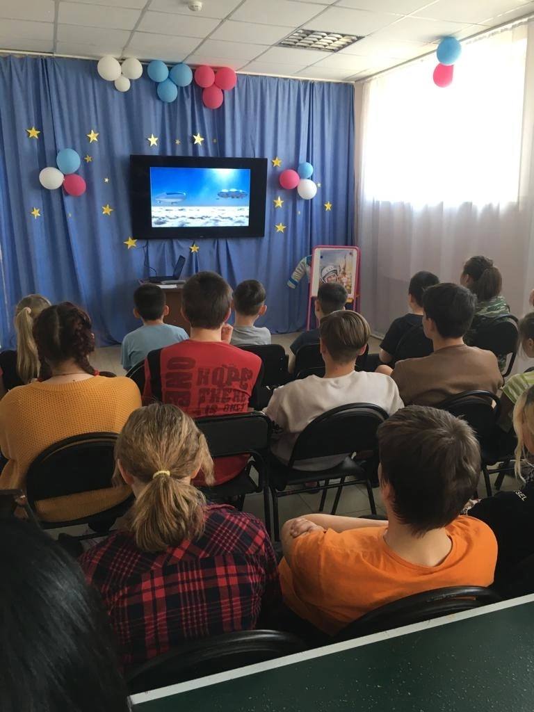 Воспитанники центра "Семья" приняли участие в познавательном часе «Космические технологии на Земле»