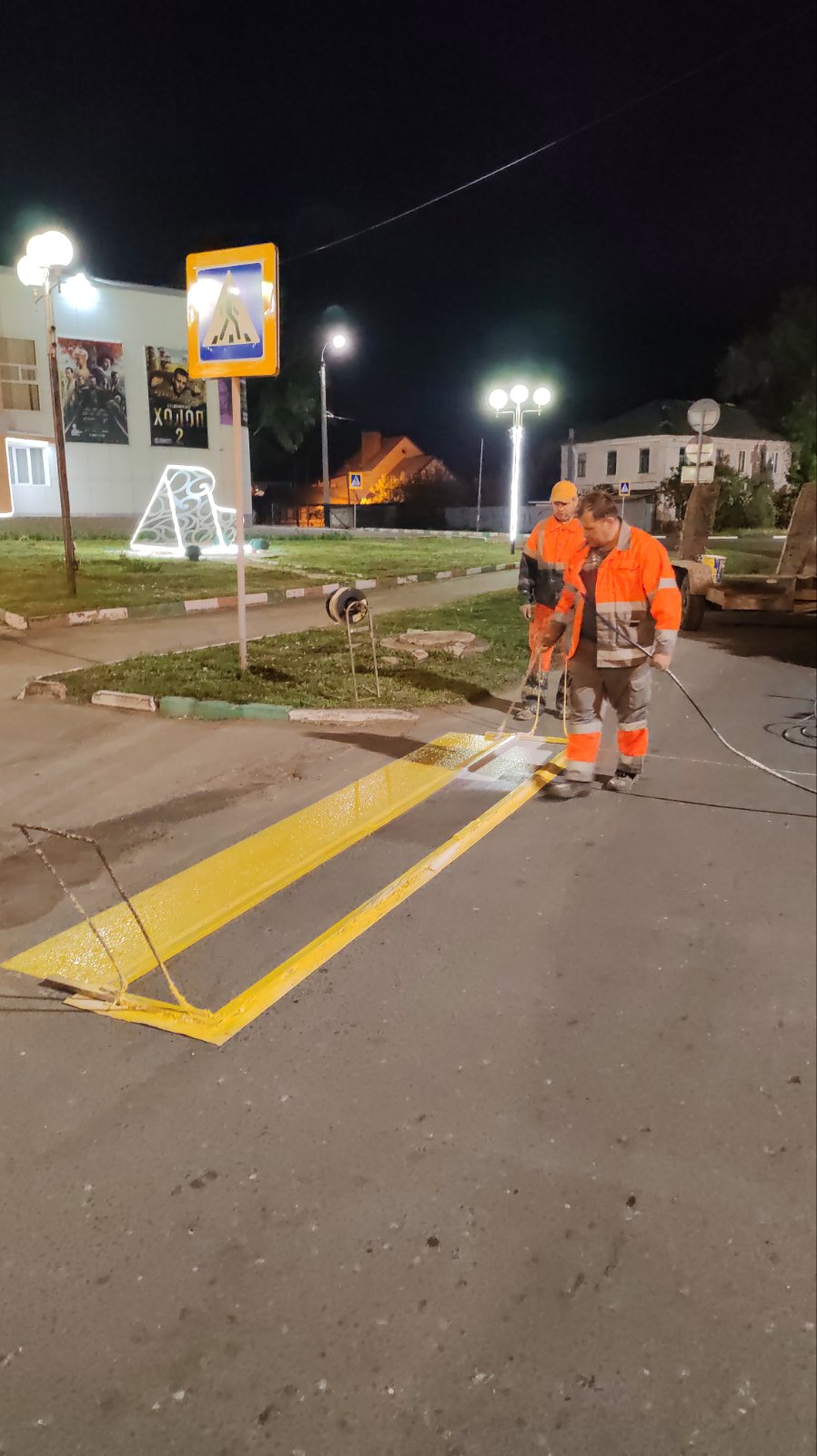 Сотрудники «Комбината благоустройства» продолжают обновлять разметку на дорогах города Балаково