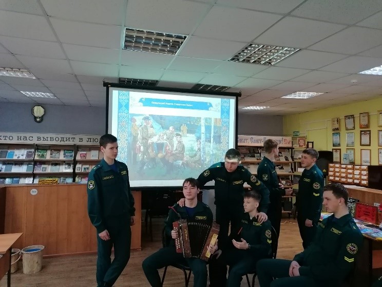 «Слава русская, сила богатырская». В губернаторском колледже прошла познавательная игра