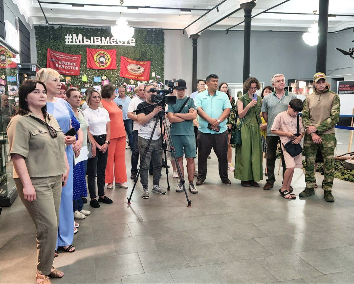 В преддверии Дня России состоялось торжественное открытие выставки «Лица Героев СВО»