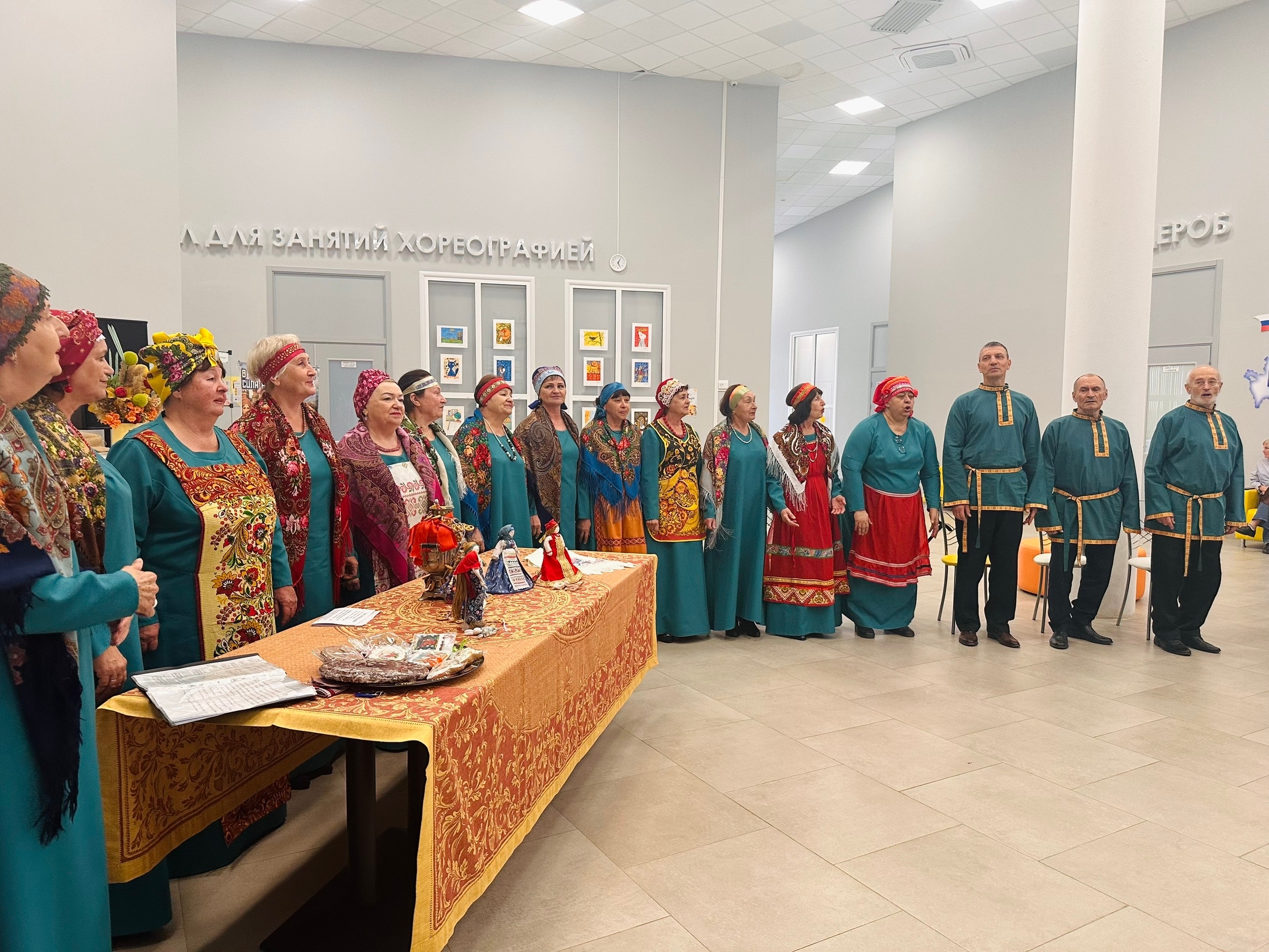 В Балаковском ЦКР прошла познавательная программа «Пчелиная девятина, лакомый стол. Ветряк»
