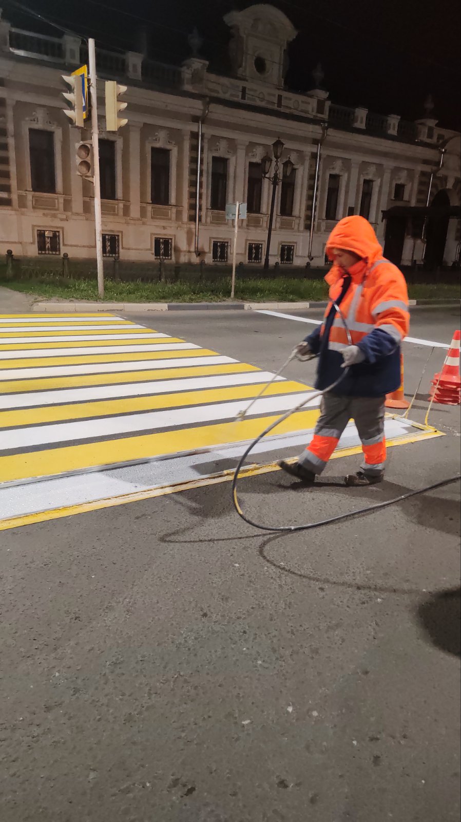 В Балакове продолжаются работы по обновлению дорожной разметки