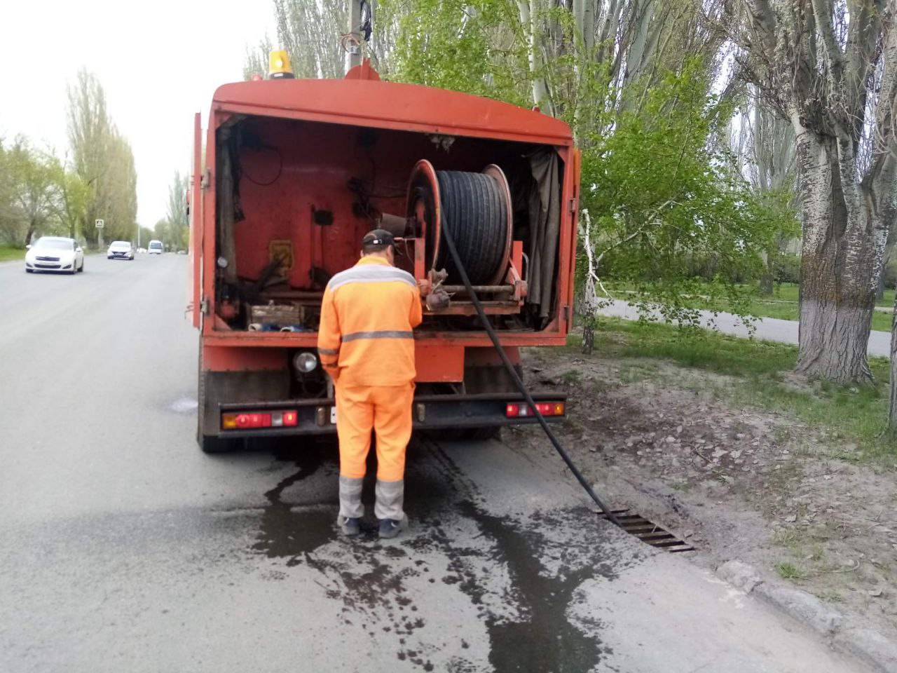 Сотрудники «Комбината благоустройства» ежедневно наводят порядок на улицах города Балаково