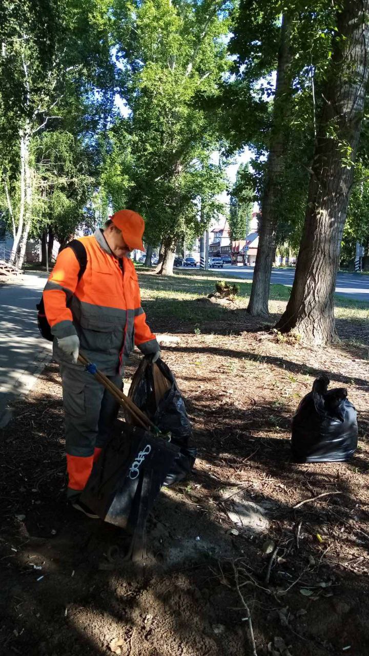 В Балакове ежедневно ведутся работы по благоустройству. Сегодня задействовано 52 единицы техники и около сотни рабочих