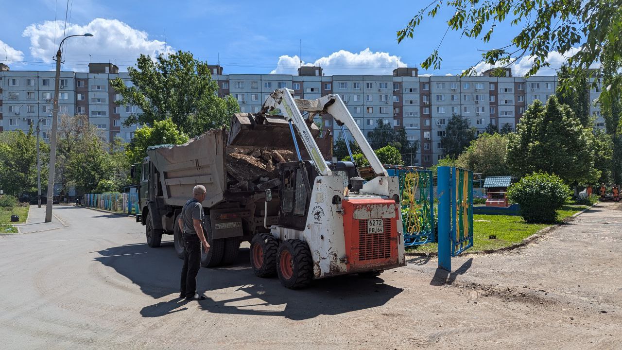 Продолжается благоустройство территории детского сада №11