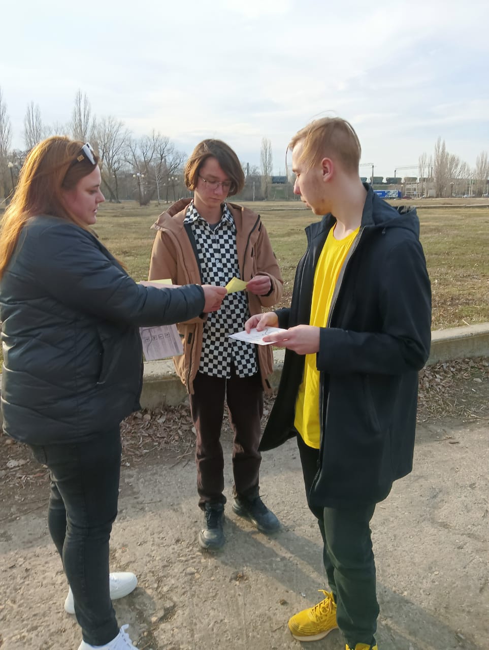 Специалисты Балаковского центра «Семья» провели акцию «Берегись поезда»