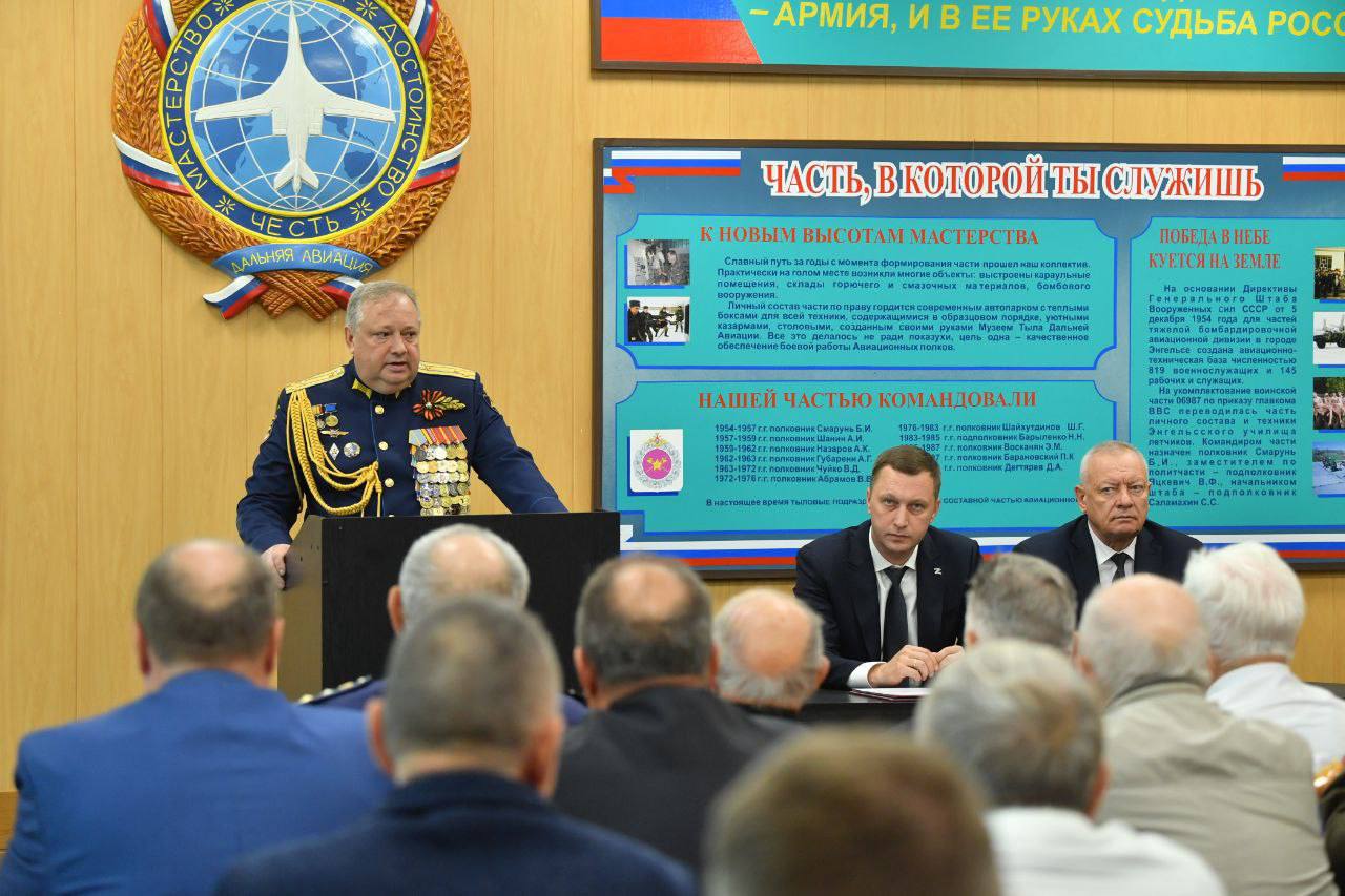 Роман Бусаргин поздравил с юбилеем ветеранов 22-й гвардейской тяжелой бомбардировочной Донбасской Краснознаменной авиационной дивизии