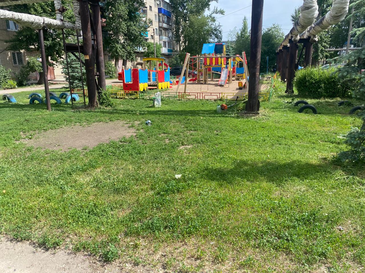 В городе Балаково покос травы ведётся в ежедневном режиме