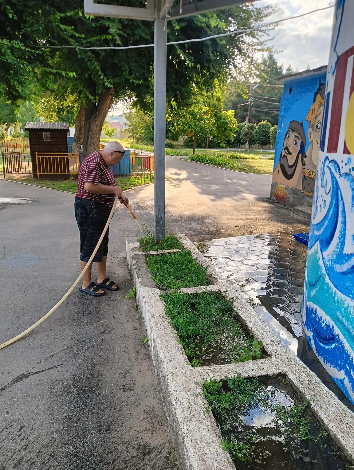 «Комбинат благоустройства» ежедневно проводит плановые работы по содержанию города