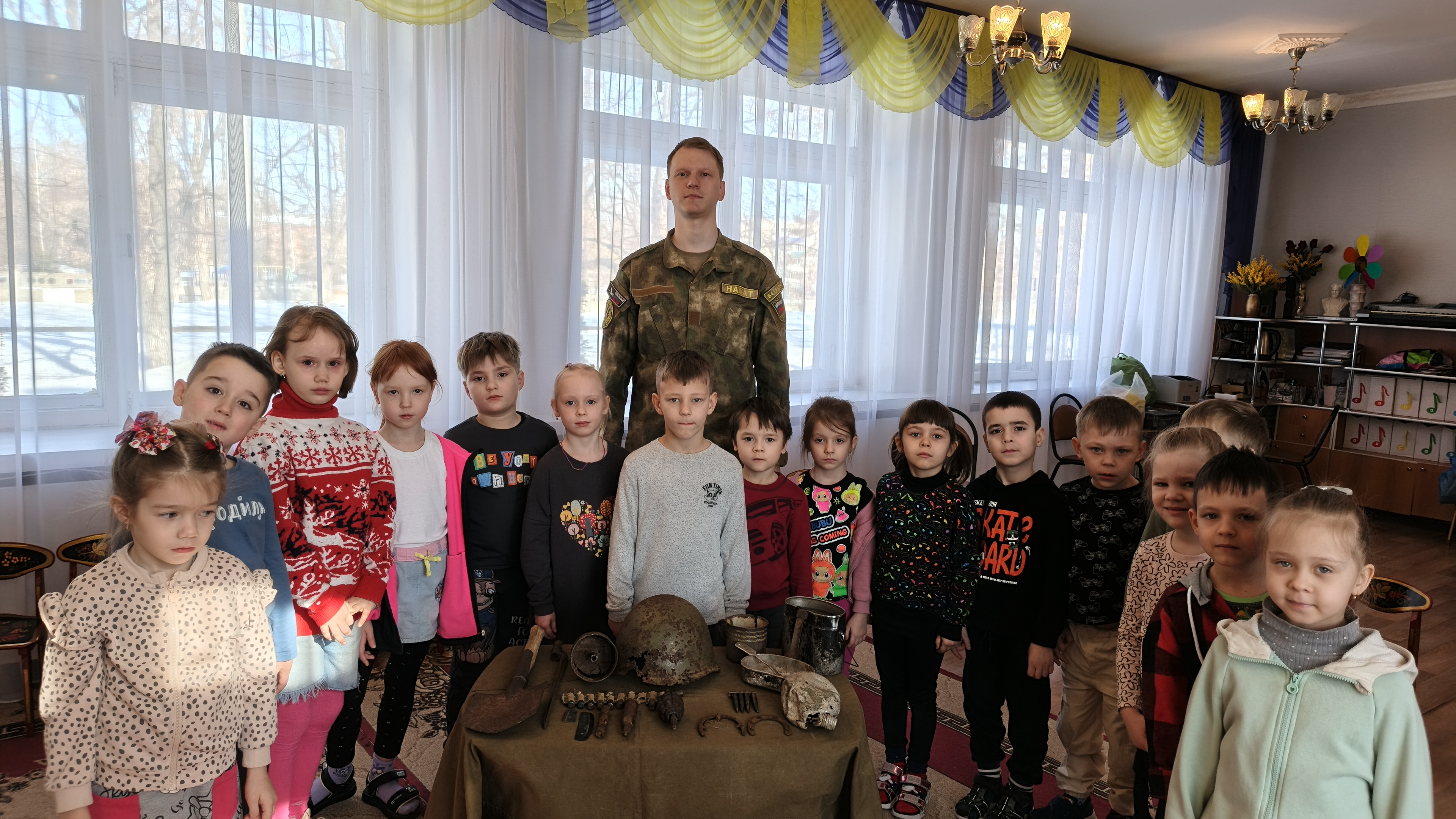 Дошкольники и школьники прикоснулись к истории в музее «Боевой славы»