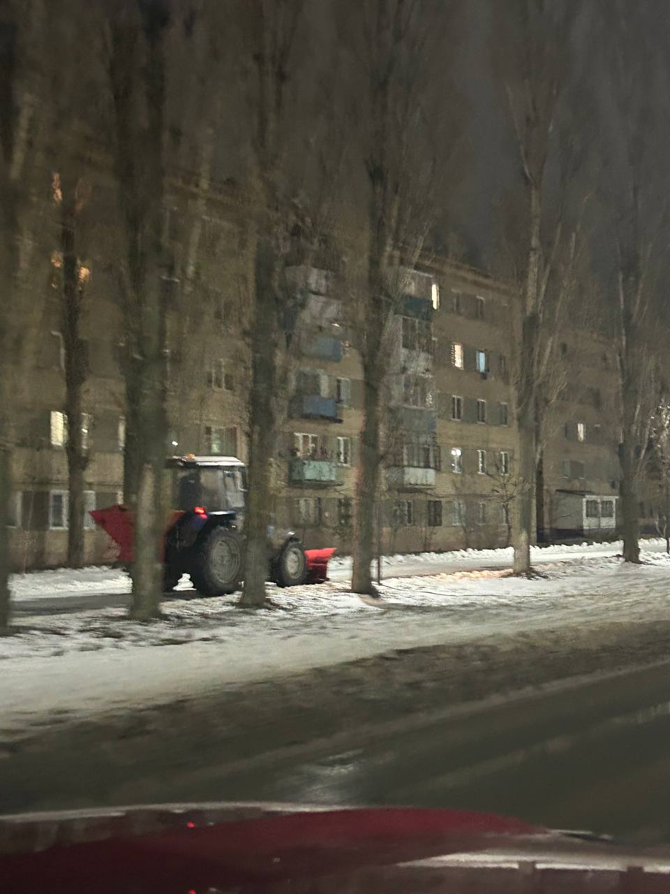 «Комбинат благоустройства» ведет непрерывную работу по расчистке дорог и тротуаров от снега