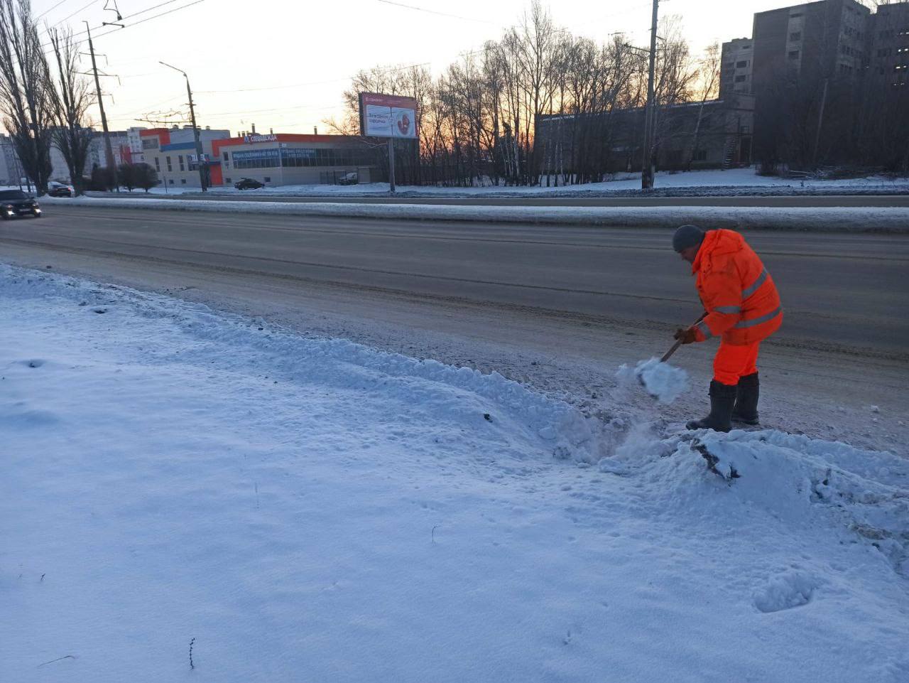 Сотрудники «Комбината благоустройства продолжают уборку городских улиц