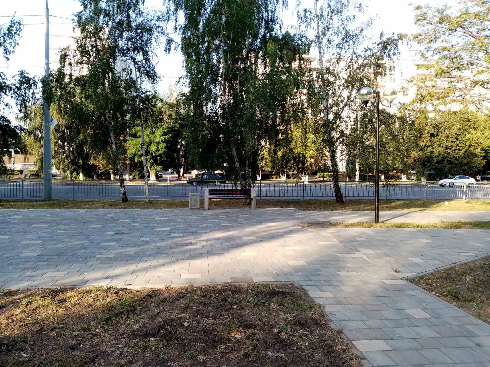 Ежедневно сотрудники Комбината благоустройства приводят город в порядок
