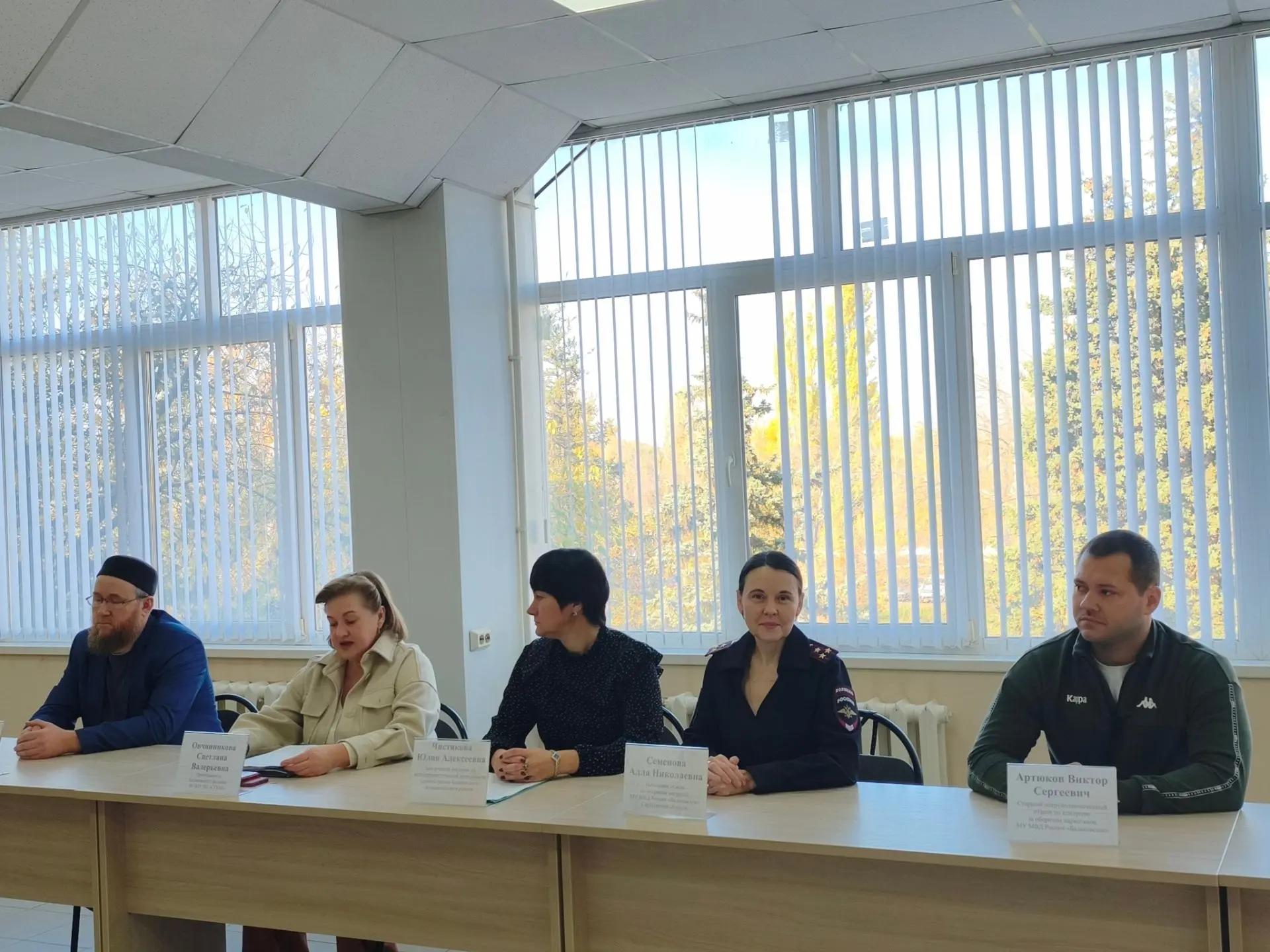 На балаковских предприятиях прошли семинары для трудовых мигрантов
