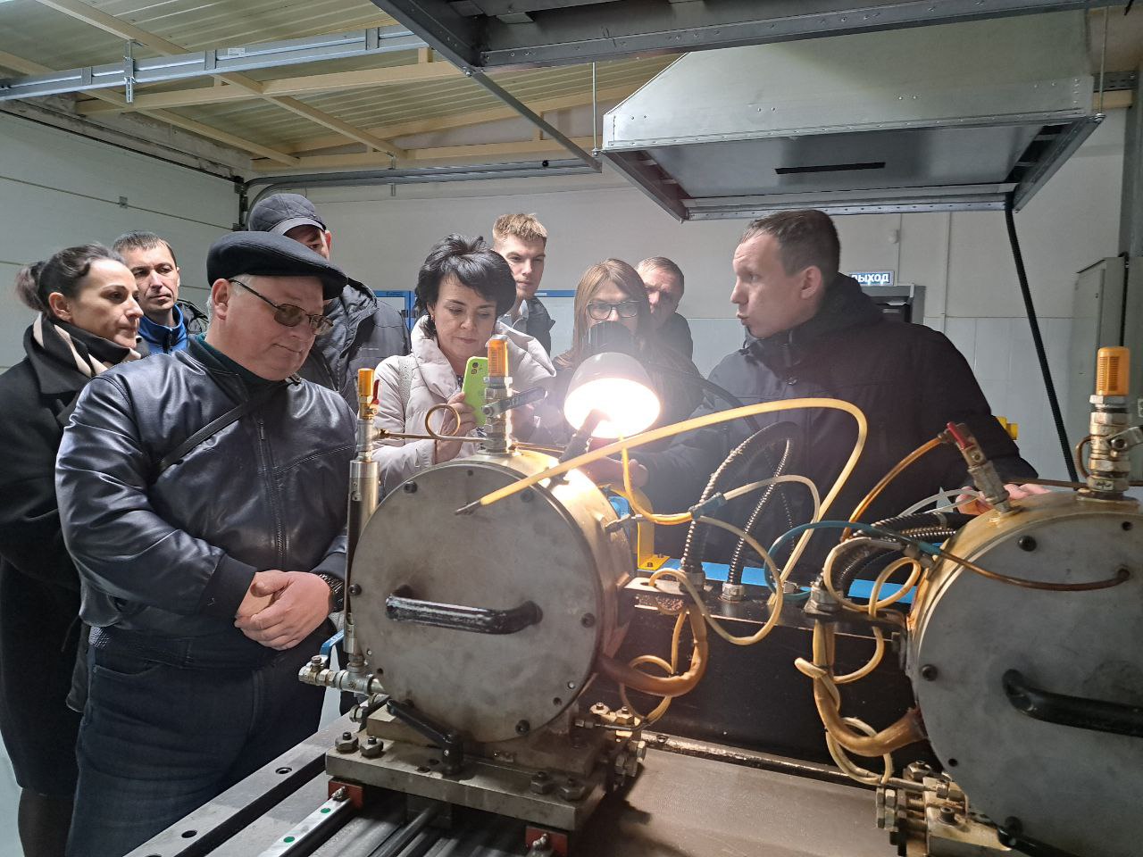 Балаковские предприниматели посетили АО «Резинотехника» с экскурсией