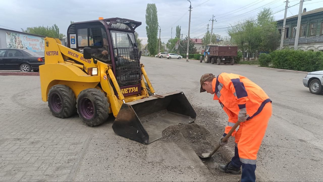 В Балаково продолжается текущий ремонт дорог