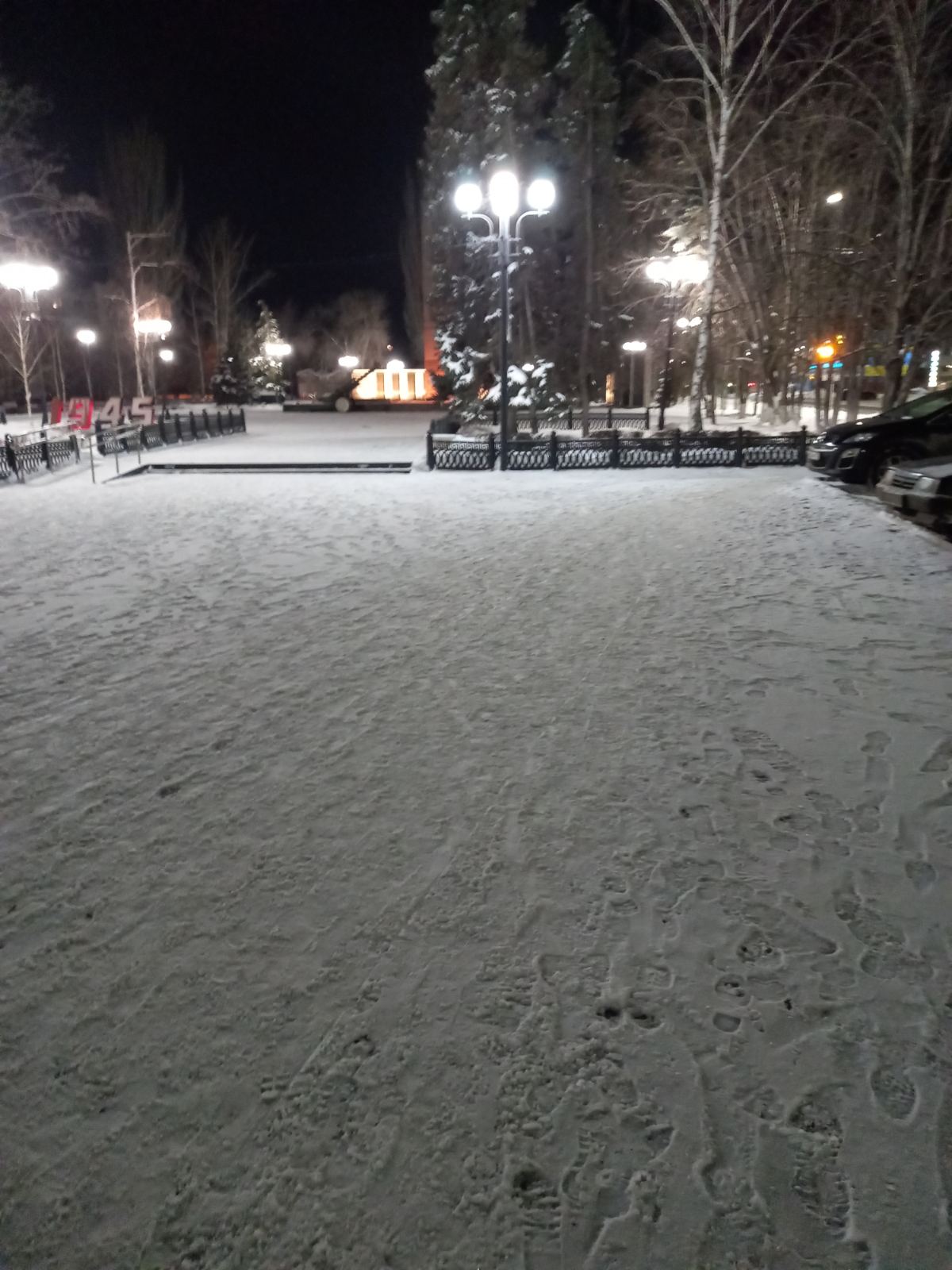 В Балакове продолжаются работы по уборке снега