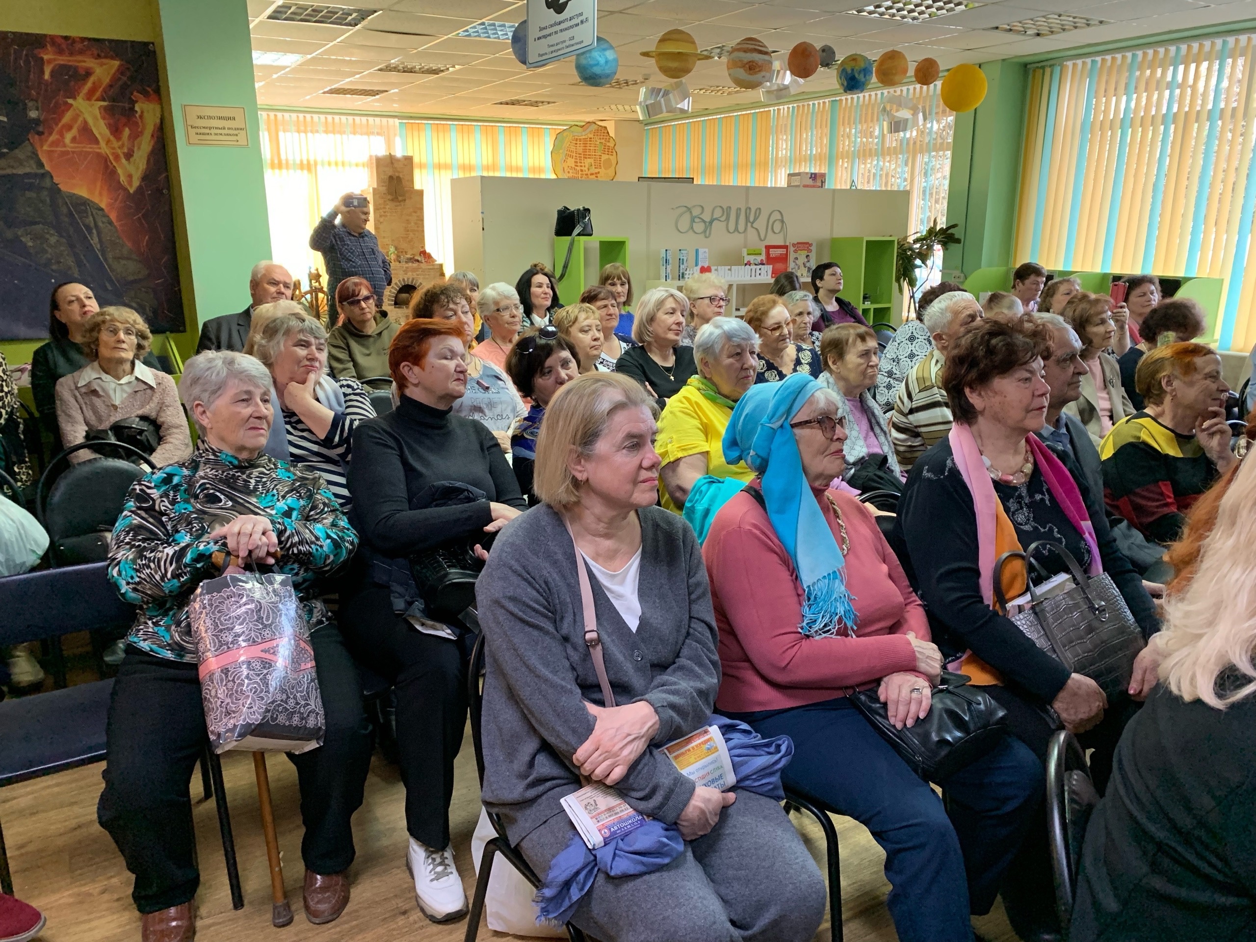 В Городской центральной библиотеке состоялась презентация нового сборника стихов Виктора Уполовникова