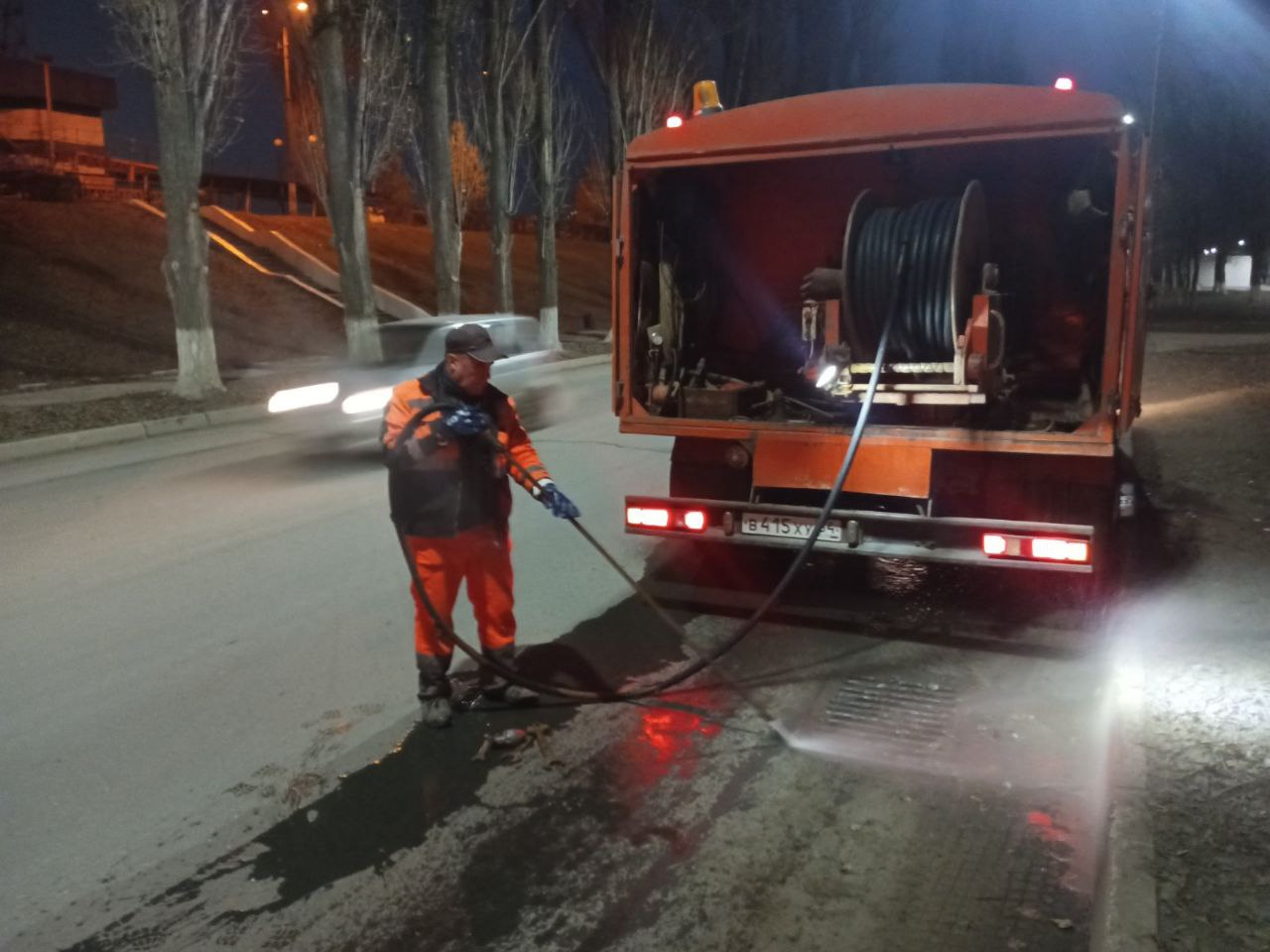 Сотрудники Комбината благоустройства ежедневно приводят в порядок город Балаково