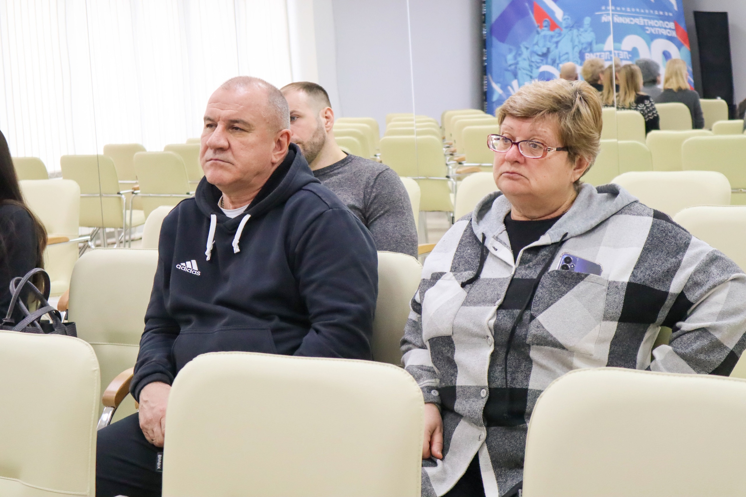 26 февраля в Молодёжном центре прошла встреча сотрудников отдела по спорту,молодежной политике и туризму АБМР