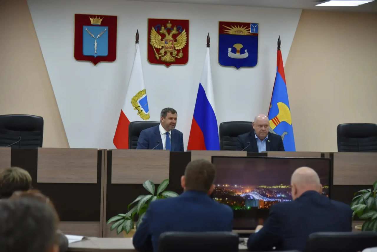 Сегодня провели совещание структурных подразделений. Обсудили текущие вопросы и план работы
