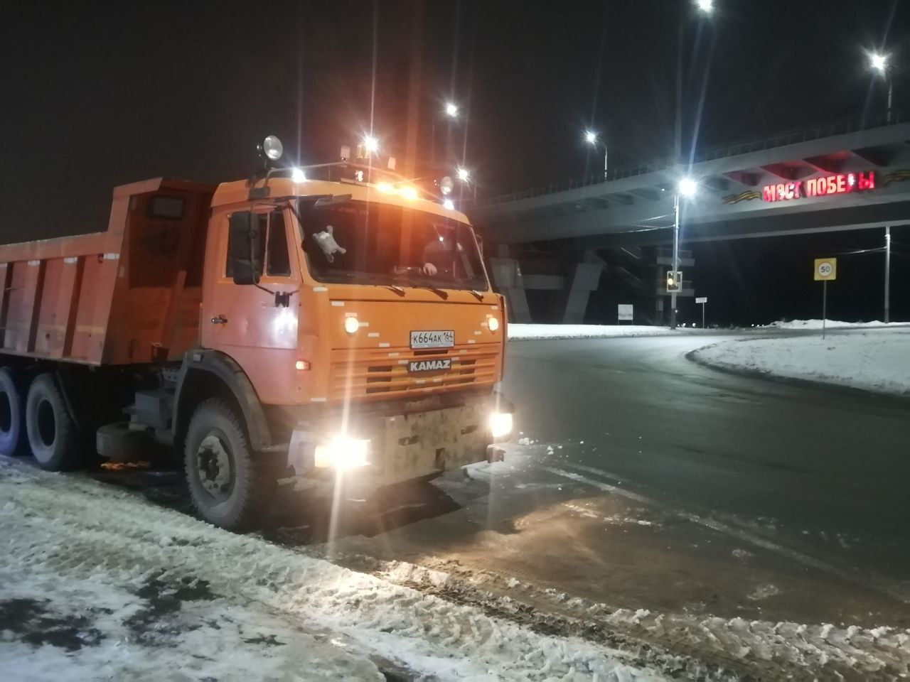Сотрудники Комбината благоустройства ежедневно проводят работы по очистке снега в городе