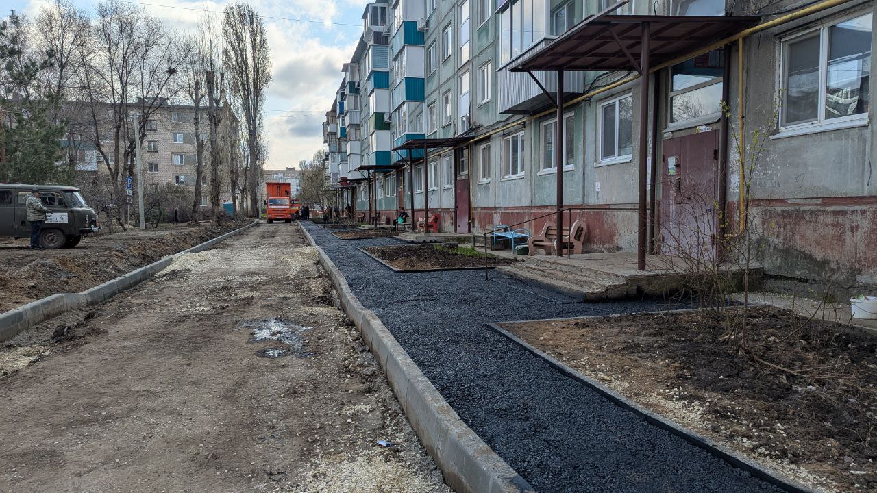 Осмотрели работы по ремонту дворовых территорий на улице Факел Социализма