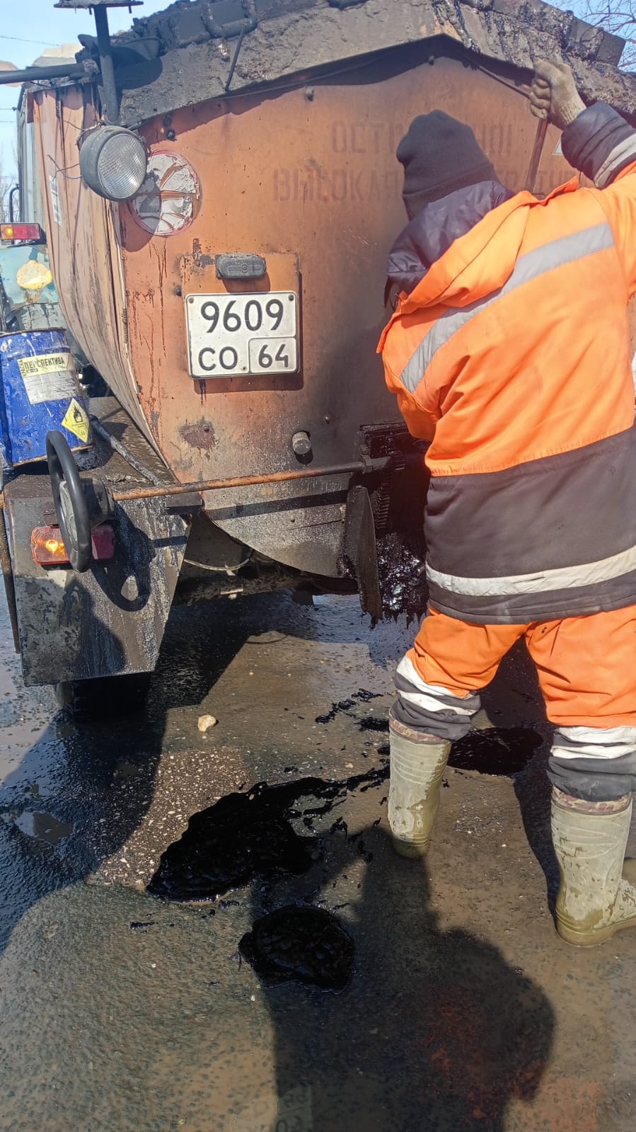 В городе Балаково продолжается текущий ремонт дорог