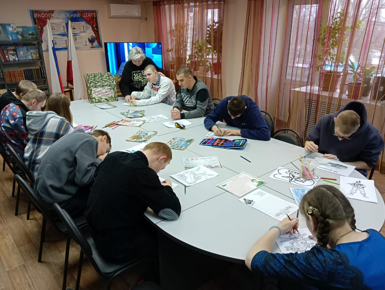 Подопечные дома-интерната собрали посылку для солдат СВО