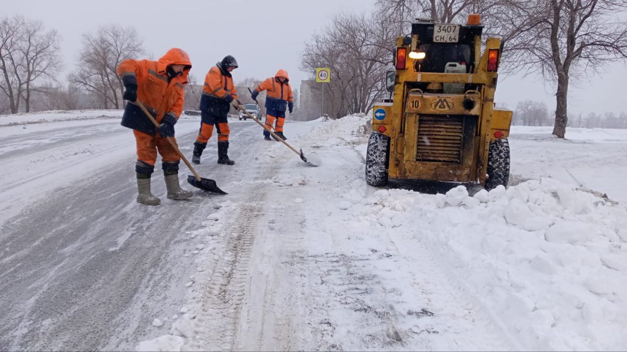 В благоустройстве города Балаково задействовано более сотни рабочих и 42 единицы техники
