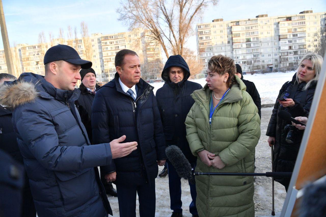 Саратовскую область с рабочим визитом посетил полномочный представитель президента РФ в Приволжском федеральном округе Игорь Комаров. Вместе с губернатором Романом Бусаргиным он побывал в городе Балаково
