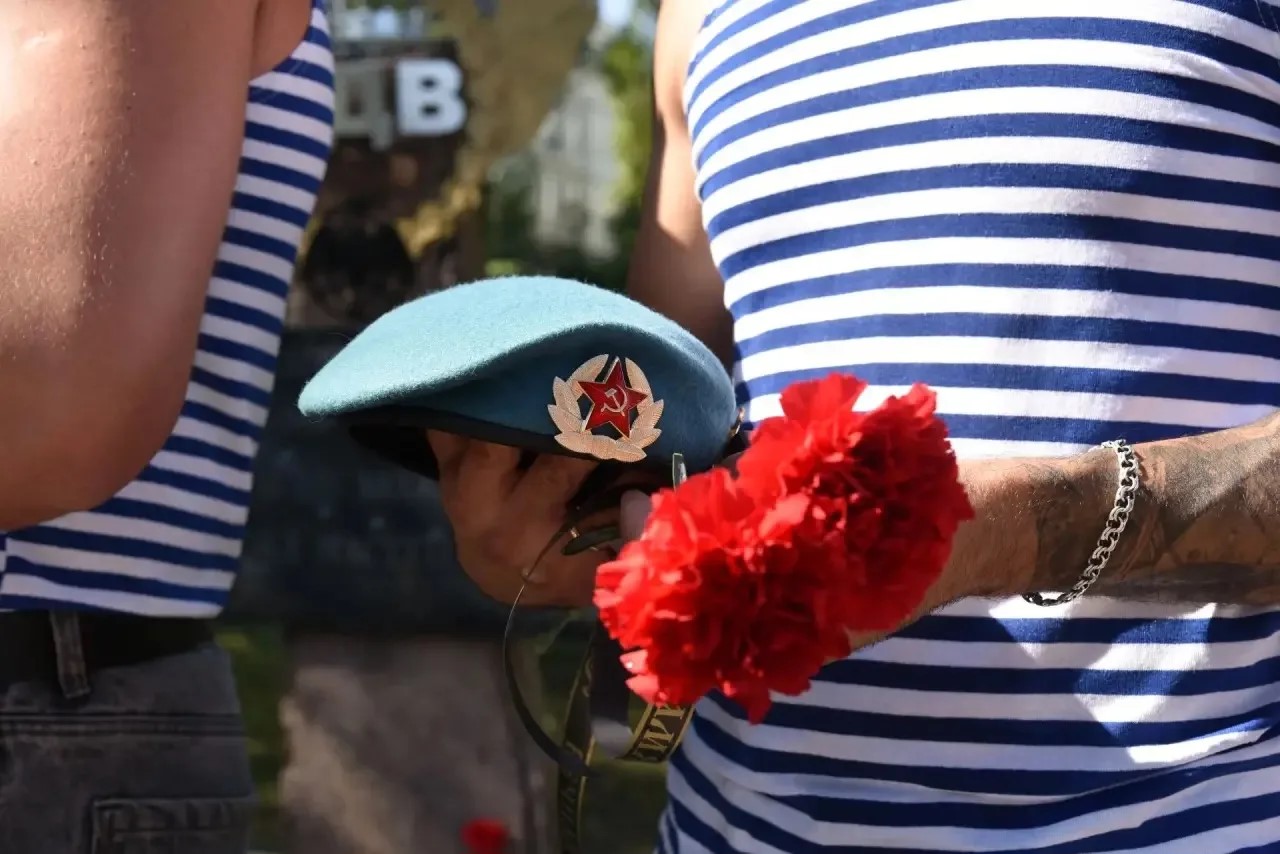 В Балаково состоялись памятные и торжественные мероприятия, приуроченные к 96-й годовщине со дня образования Воздушно-десантных войск Российской Федерации