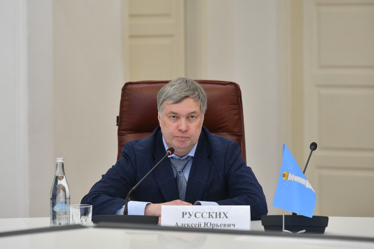 Губернатор Саратовской области Роман Бусаргин провел встречу с главой Ульяновской области Алексеем Русских