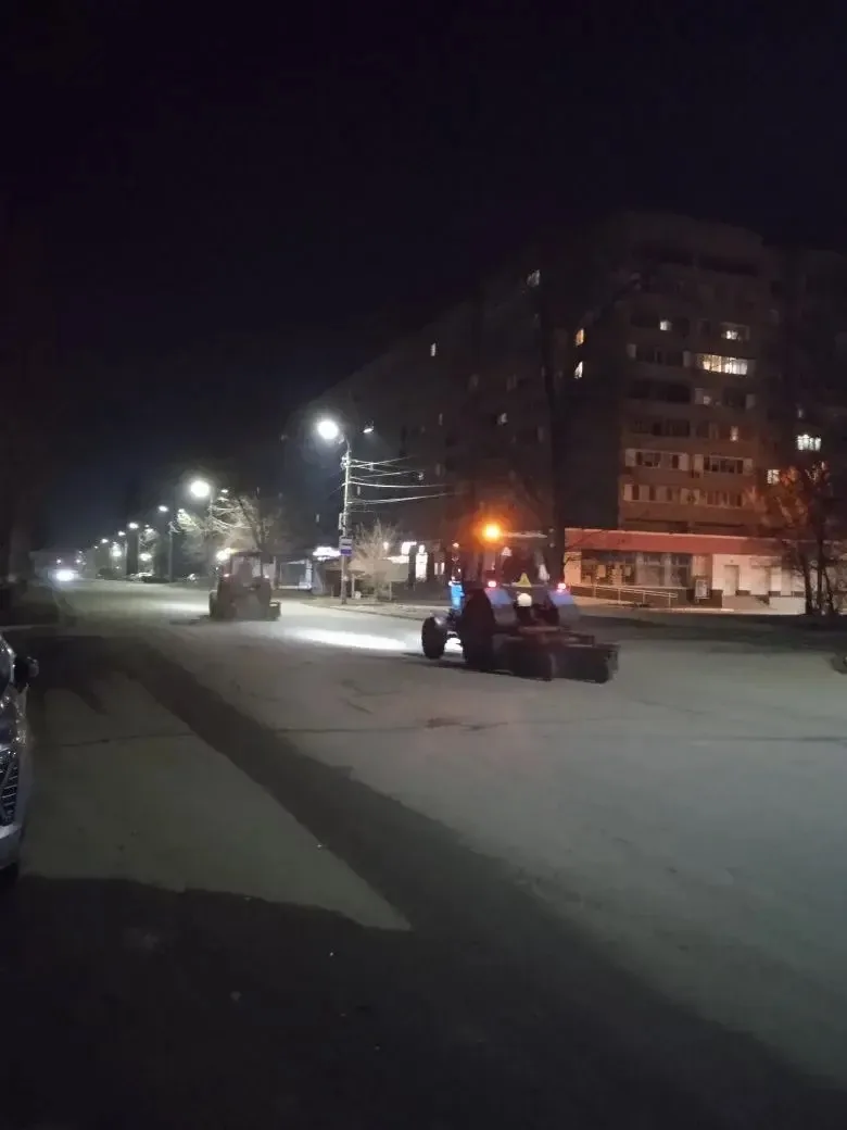 Откачка воды и очистка дорог. «Комбинат благоустройства» продолжает работы на улицах Балаково