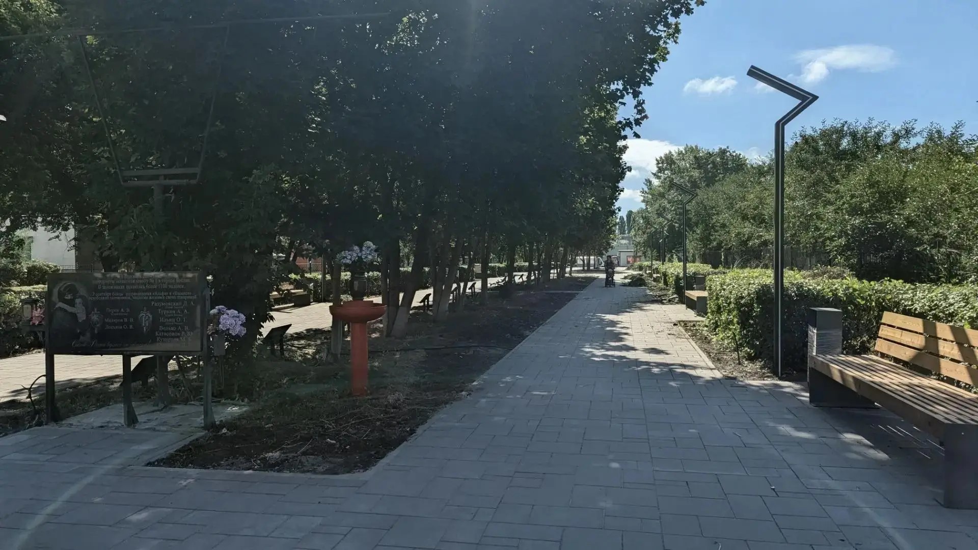 В сквере имени Вячеслава Малярова завершаются работы по благоустройству