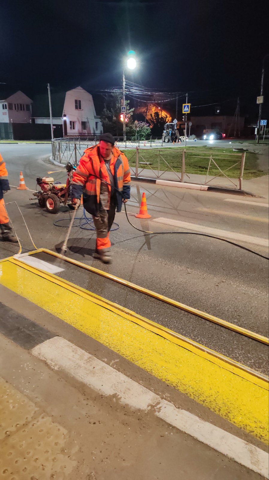 В Балакове продолжаются работы по обновлению дорожной разметки