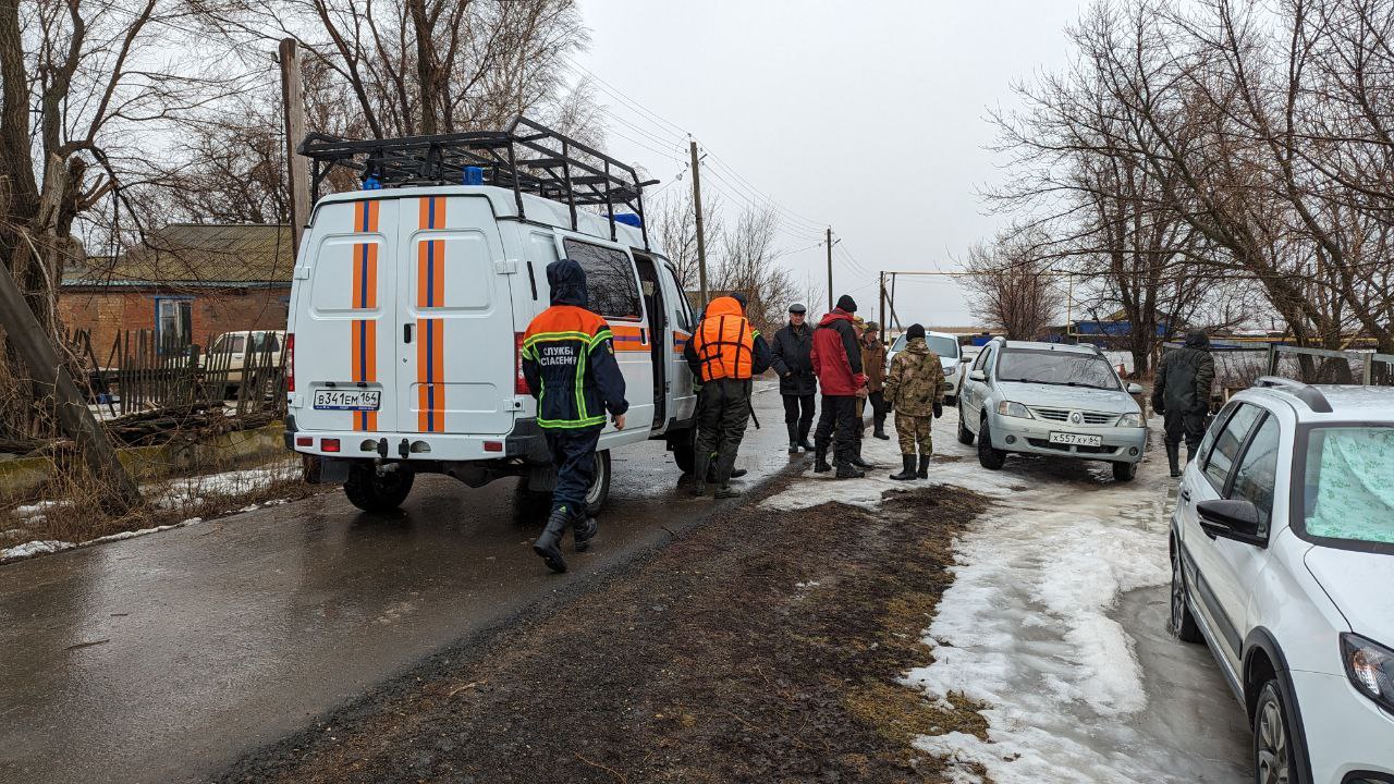 В селе Комсомольское дежурят сотрудники службы спасения