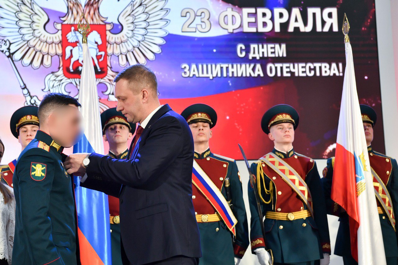 Роман Бусаргин вручил первые почетные знаки «За мужество и отвагу»