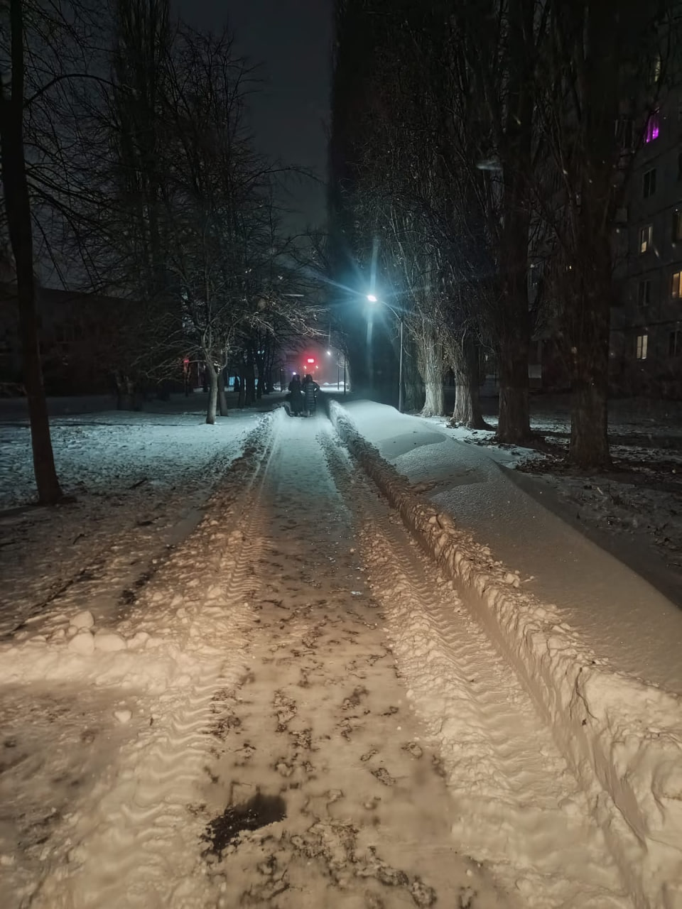 Очистка дорог и тротуаров от снега. Работы в городе Балаково и в селах Балаковского района ведутся в круглосуточном режиме