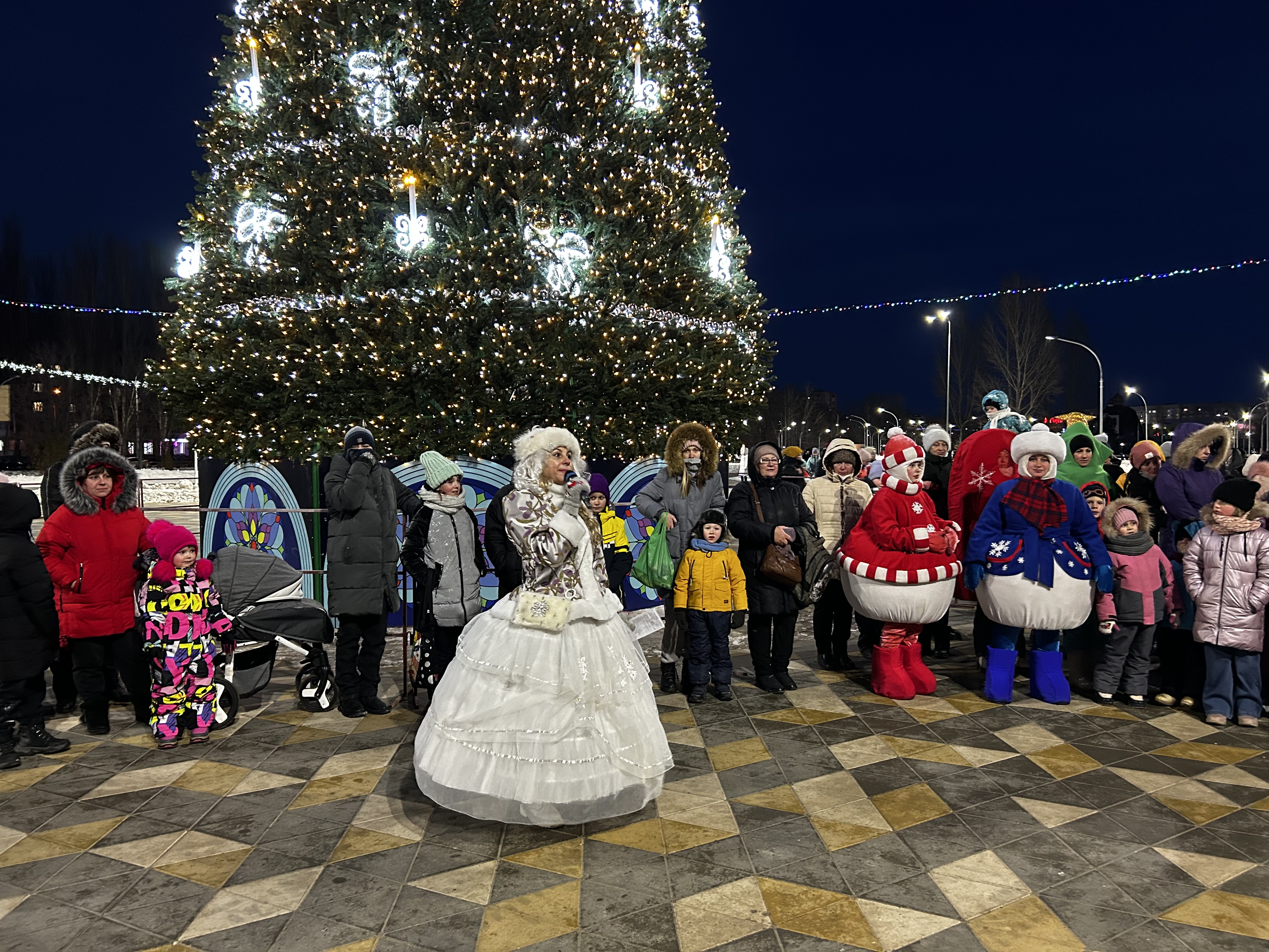В парке «Центральный» состоялась развлекательная программа «Зимняя круговерть»