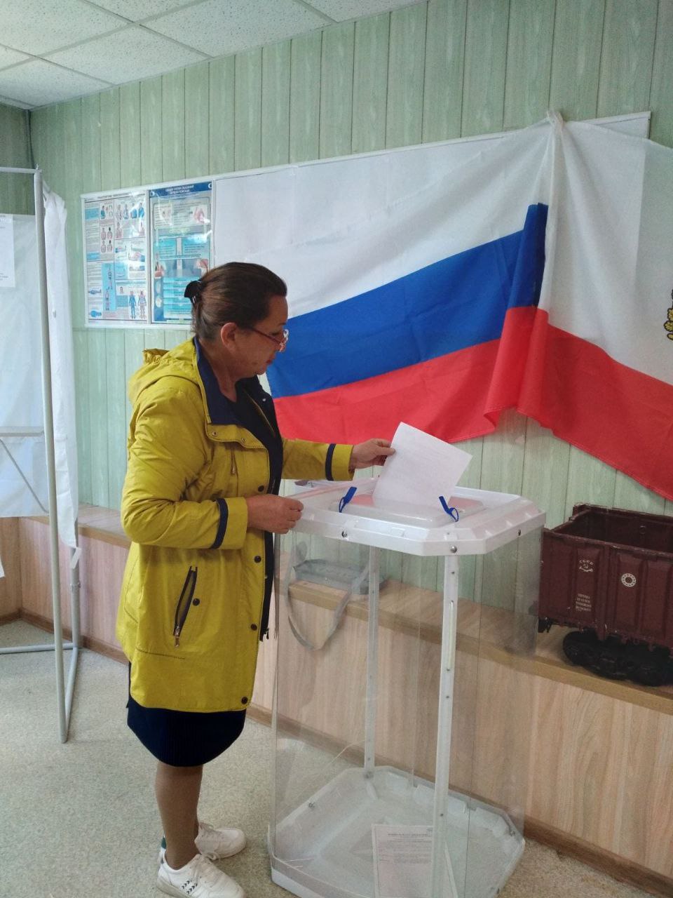 Руководитель чувашской диаспоры Балаковского района Лидия Ильина проголосовала на своём избирательном участке