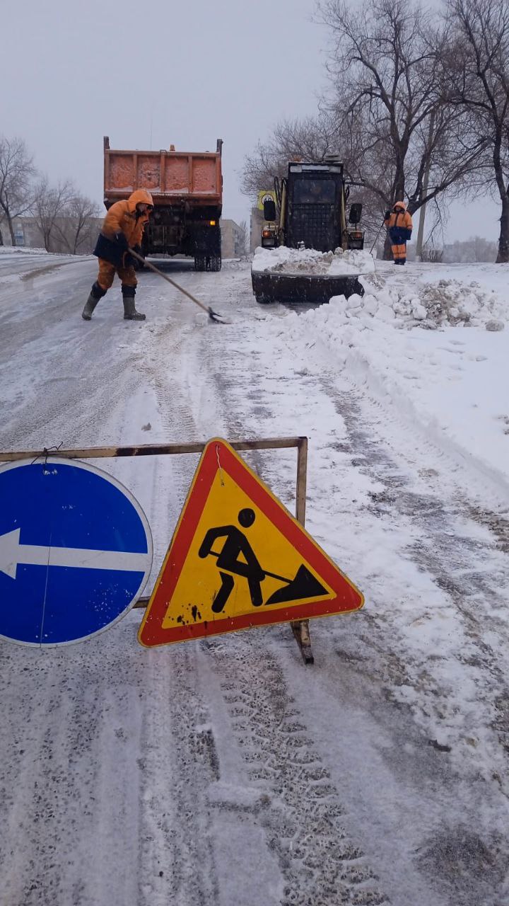 В благоустройстве города Балаково задействовано более сотни рабочих и 42 единицы техники