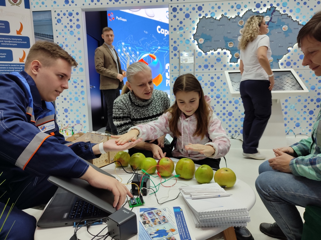 Саратовская ГЭС представила регион на отраслевом Дне энергетики в ходе международной выставки «Россия» на ВДНХ